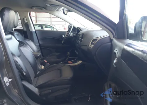 2018 Jeep Compass Latitude 4X4 из США, поврежденный, VIN 3C4NJDBB6JT355316